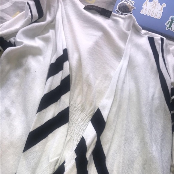 Limited sweater - Picture 1 of 1